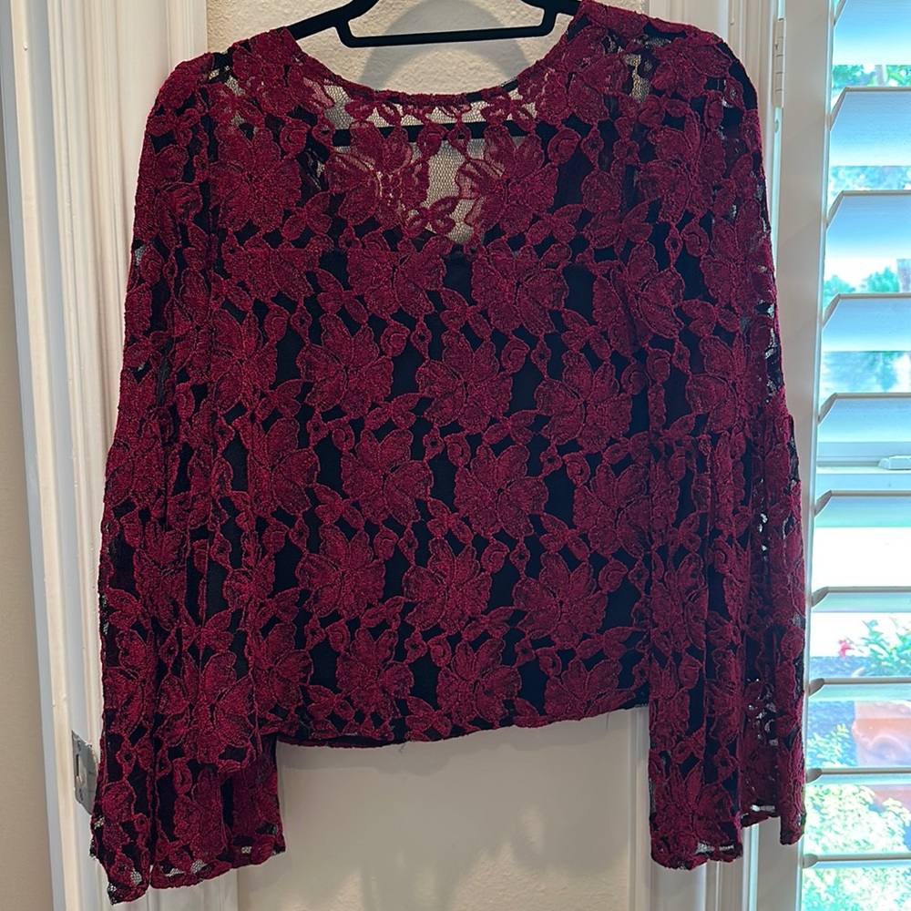 Cupcakes and cashmere woman’s lace blouse  lined Size Small